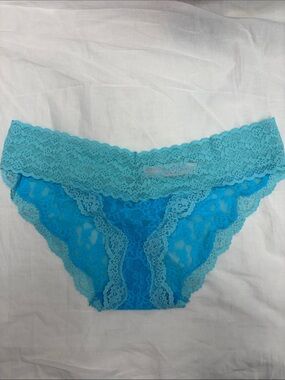 NWOT Victoria's Secret Two-Tone Blue Lace Cheekini